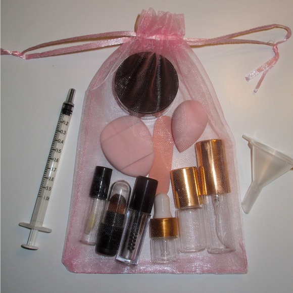 Mini Makeup Kit - Picture 4 of 4